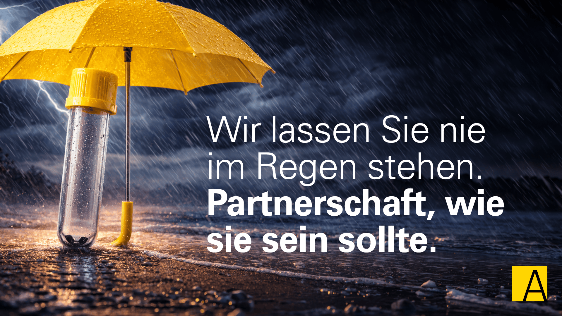 Ein gelber Regenschirm schützt ein Probenröhrchen an einem regnerischen Strand. Der deutsche Text lautet: „Wir lassen Sie nie im Regen stehen. Partnerschaft, wie sie sein sollte.“.