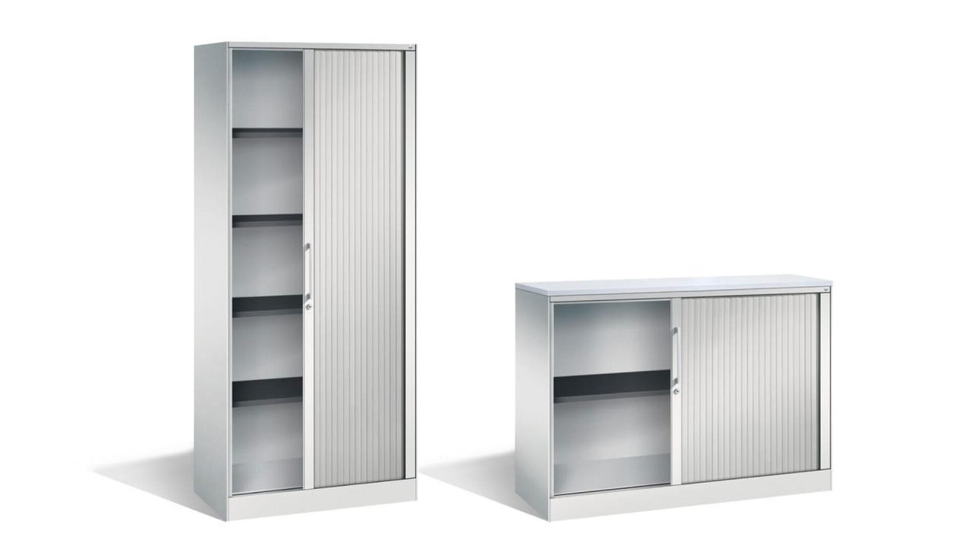 Deux armoires de rangement métalliques avec portes coulissantes ; l'une est haute avec quatre étagères, l'autre est plus courte avec deux étagères. Toutes deux sont verrouillables et présentent un design épuré et moderne, sur fond blanc.