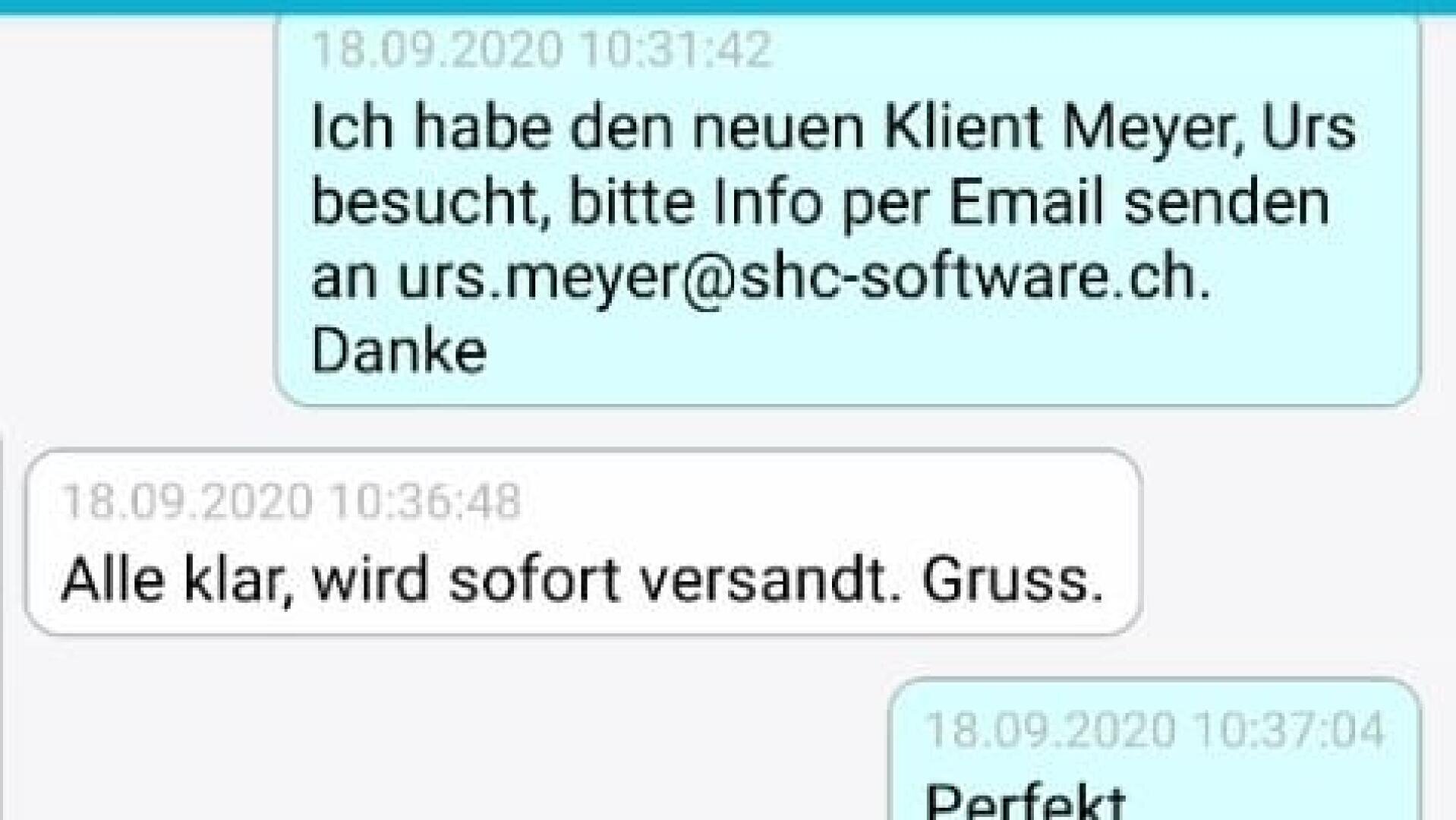 Screenshot einer deutschen SMS-Konversation über den Besuch eines neuen Kunden, mit der Aufforderung, Informationen per E-Mail zu senden, und einer Bestätigungsantwort, dass die Informationen sofort gesendet werden.