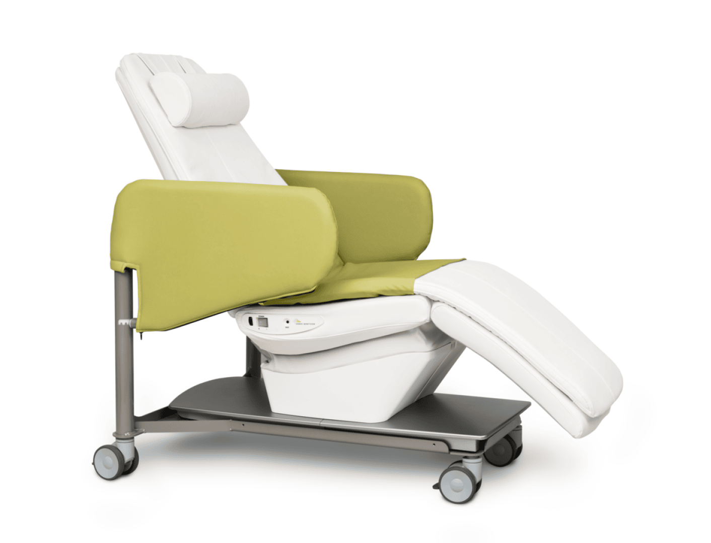 Un fauteuil médical moderne avec un revêtement vert clair et blanc, un repose-jambes réglable, un appui-tête et des commandes latérales, équipé de roulettes pour plus de mobilité.