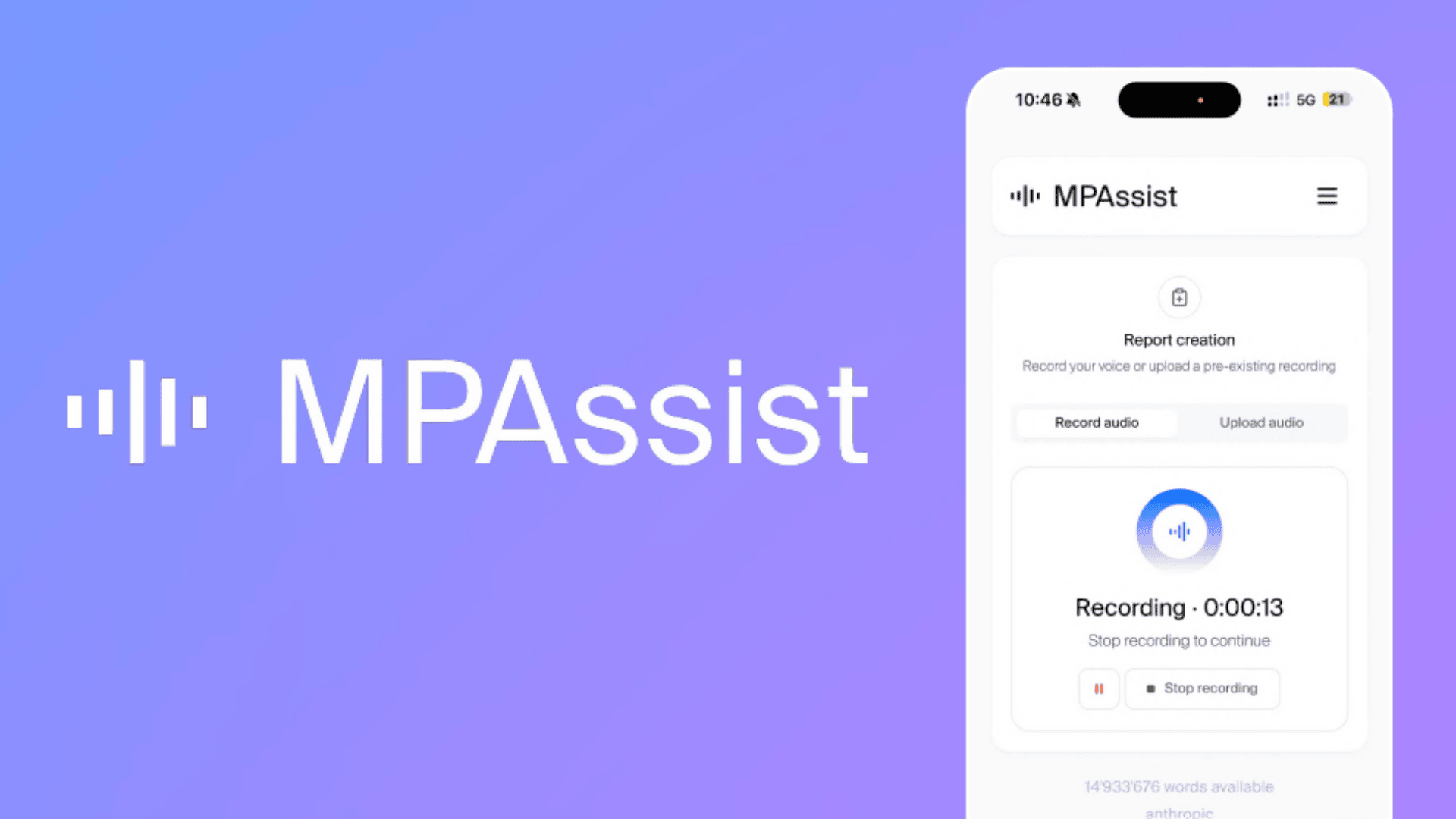 MPAssist-Logo und -Name auf einem violetten Hintergrund mit Farbverlauf und einem Smartphone-Bildschirm, auf dem die MPAssist-App Audioaufnahmen für einen Bericht macht.